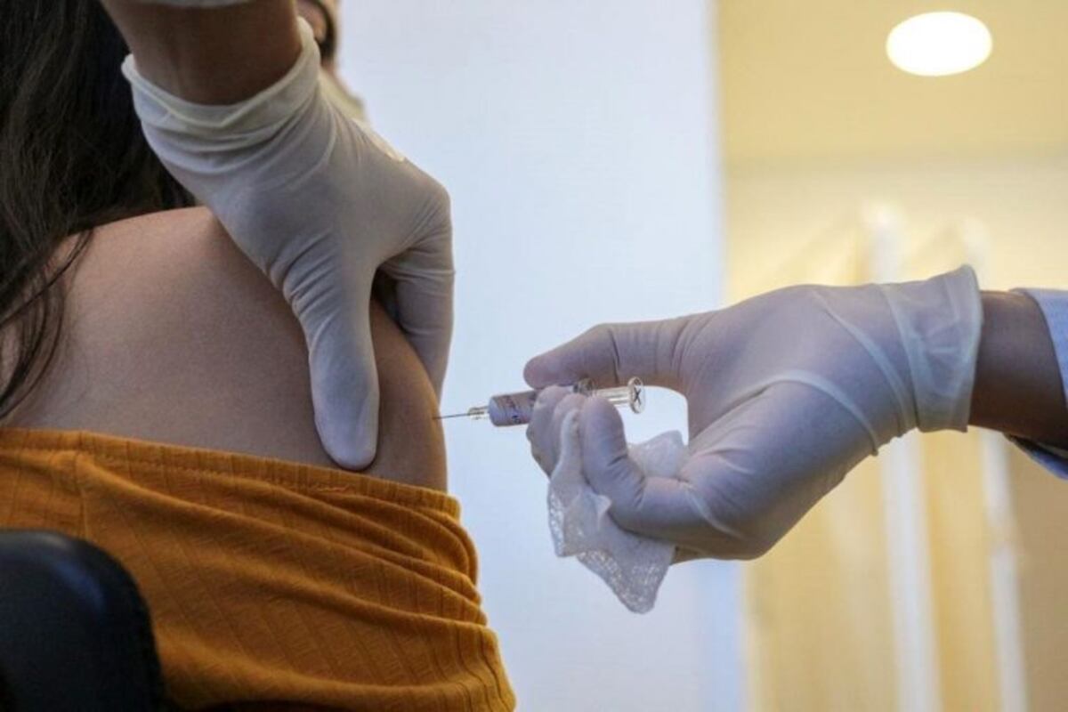 Brasil confirmó la muerte de un voluntario de la vacuna de Oxford