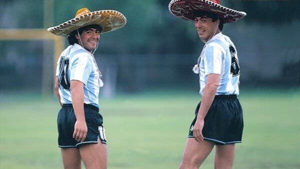 Diego Maradona y Daniel Passarella, en una recordada producción para El Gráfico.