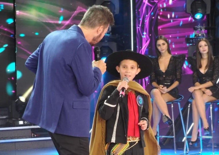 En su primera presentación en el programa, Carlitos Milanesi, el nene jujeño que emocionó a Marcelo Tinelli.