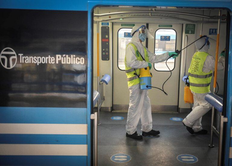 Desinfección en los trenes en la Estación de Once.(Federico Lopez Claro)