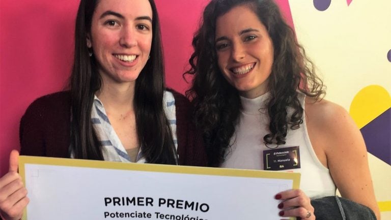 Manuela Alanis y Micaela Puig, recibieron una distinción por haber desarrollado DetecTEA, que surgió como proyecto final de la carrera de Bioingeniería.