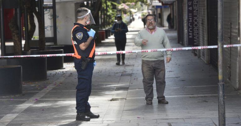 Peatonal vallada en Córdoba