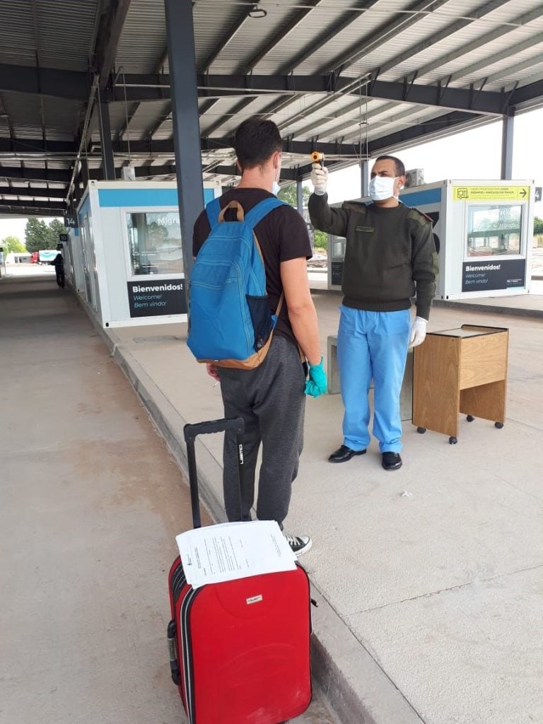 Argentinos repatriados - control paso fronterizo Gualeguaychú - Fray Bentos
Crédito: Gendarmería Nacional Gualeguaychú