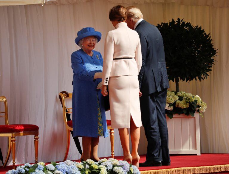 Trump y Melania se reúnen con la reina Isabel II en Windsor