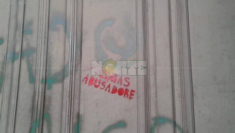 Las pintadas en la iglesia María Auxiliadora. (Foto: Diario Norte)