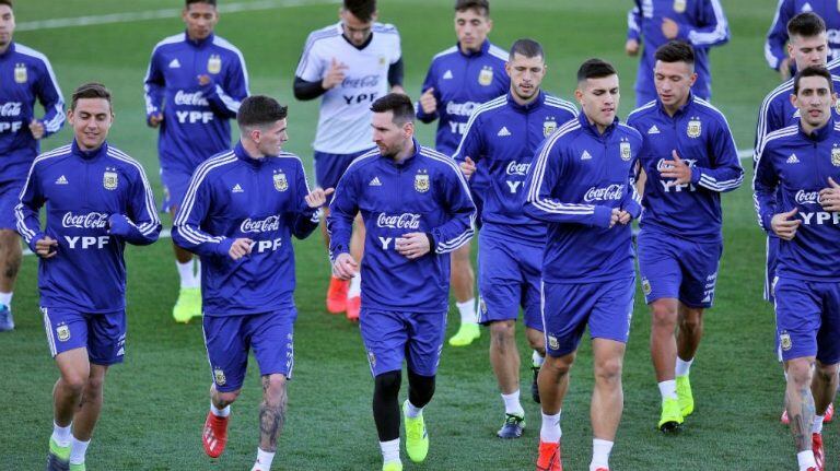 Suárez y Dybala entrenan junto a Messi en la Selección Argentina (Fotos gentileza Clarín).