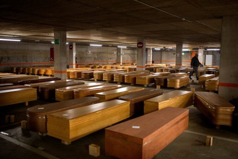 Fallecidos por coronavirus en Barcelona. (Foto: Emilio Morenatti/AP)