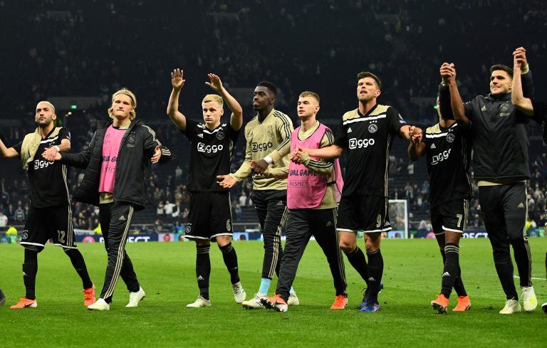 El festejo de los jugadores del Ajax tras el triunfo. (REUTERS)