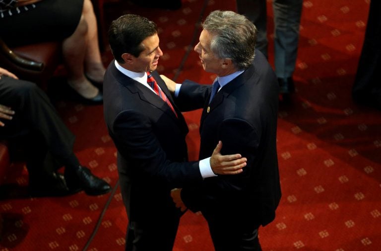 Mexico's President Enrique Pena Nieto talks to Argentina's President Mauricio Macri at the inauguration ceremony of Chile's President-elect Sebastian Pinera at the Congress in Valparaiso, Chile March 11, 2018. REUTERS/ Ivan Alvarado