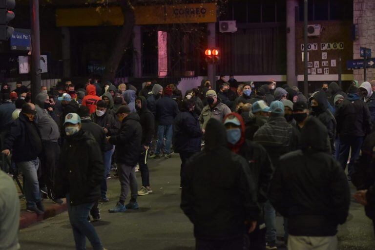 Después de 15 días de conflicto, el gremio acentúa la protesta con movilizaciones.