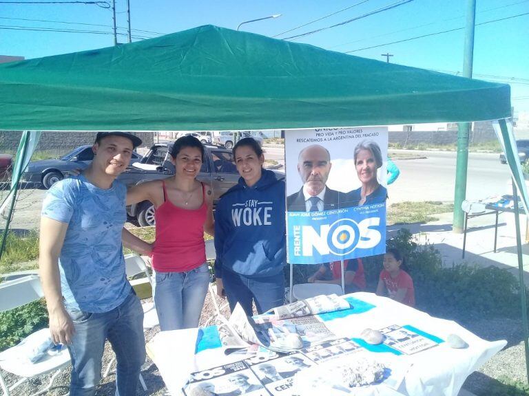 El Frente NOS impulsa a los candidatos Gómez Centurión y Hotton a la presidencia y vicepresidencia de la Nación.