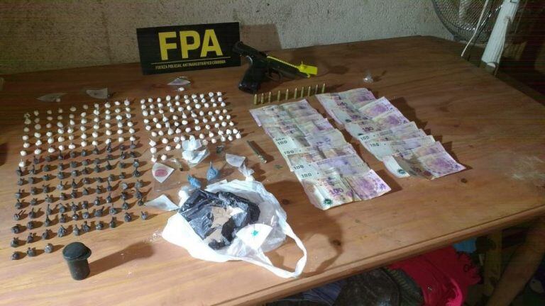 El detenido es barrabrava del Club Peñarol y tenía en su poder 600 dosis de cocaína.