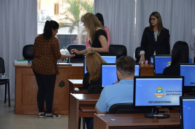 En la primera etapa que fue el examen eliminatorio de Dactilografía, se habían presentado 5 mil aspirantes que fueron rindiendo en grupos de 16 personas aproximadamente. (Foto: Prensa Poder Judicial Formosa)