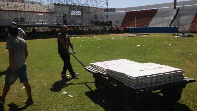 Así quedó la cancha de Instituto tras el paso de Phil Collins en Córdoba.