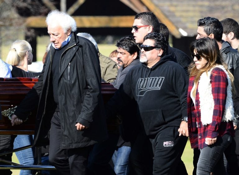 El entierro del padre de Diego Maradona en 2015.