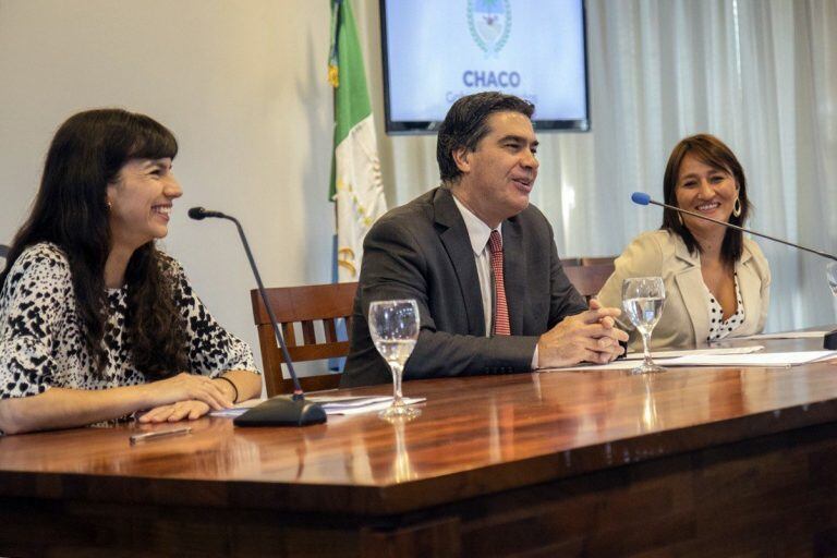 El gobernador Jorge Capitanich, la vicegobernadora Analía Rach y la secretaria de Derechos Humanos y Géneros, Silvana Pérez, presentaron este miércoles el Plan de Igualdad de Géneros.