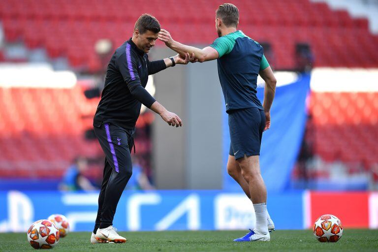 Pochettino con su goleador, Harry Kane (AFP)