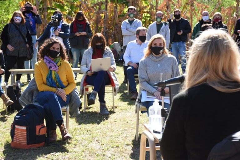 En una sesión simbólica, el Concejo Municipal de Rosario cruzó el Paraná y sesionó en la isla El Espinillo. (Prensa Concejo)