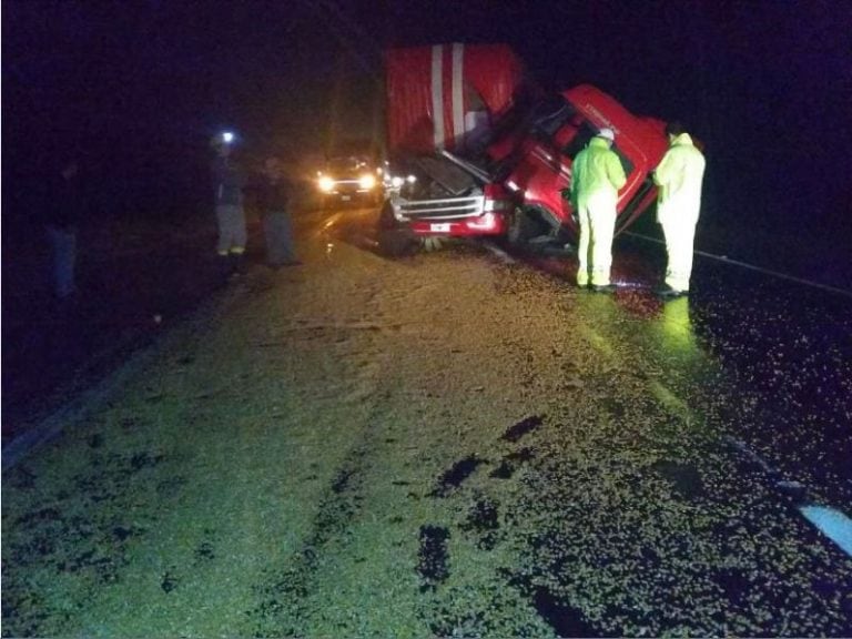 Chocaron dos camiones en la ruta 16. (Web).