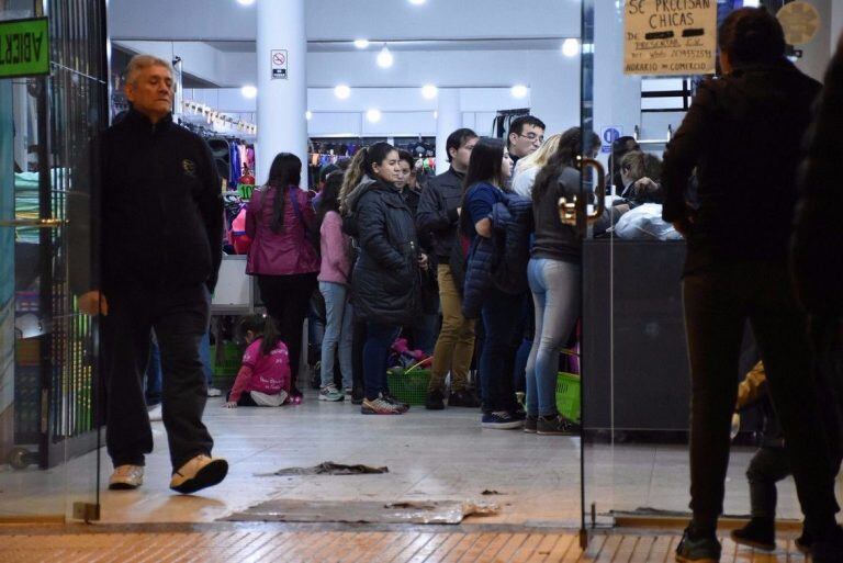 Una de las saladitas. Los locales siempre están llenos.