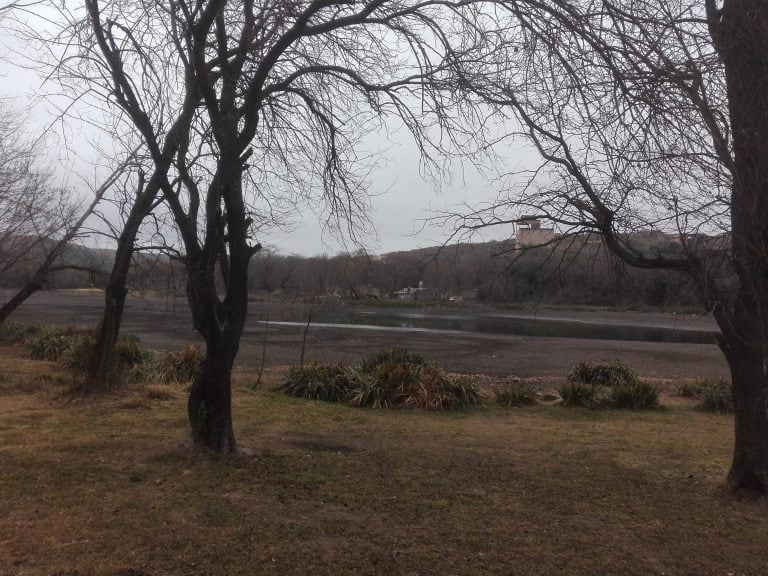 La Calera: se observa la importante bajada del cauce del río Suquía.