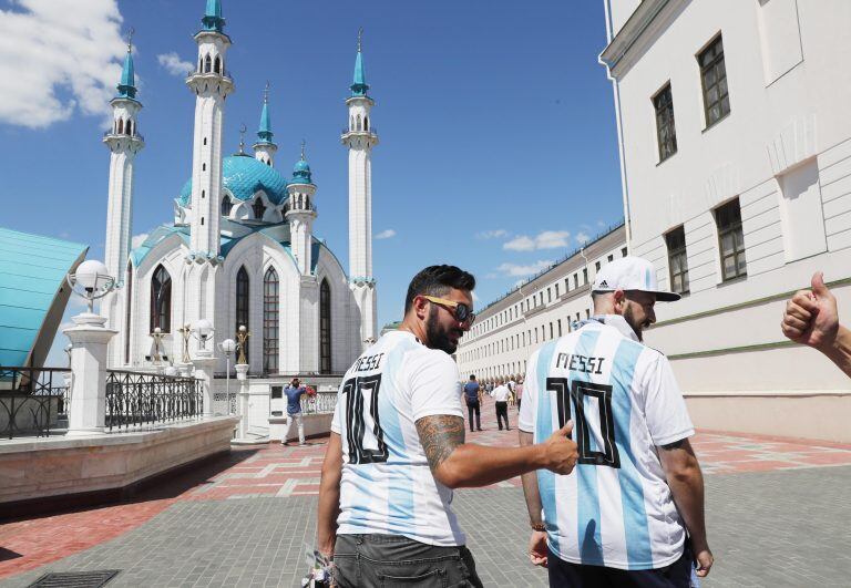 Algunos afortunados que lograron llegar (Foto: Yuri Kochetkov/EFE/EPA)