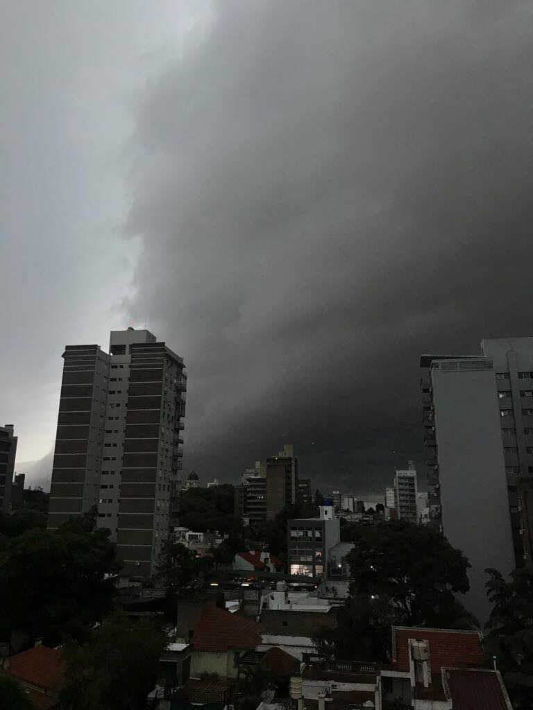 Oscureció el cielo en Paraná