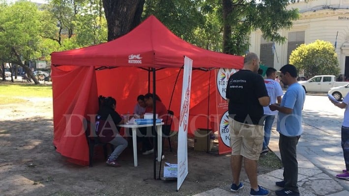 Las carpas de la Subsecretaría de la Juventud ofrecen asistencia y test gratuitos y anónimos. Foto: Diario Chaco.