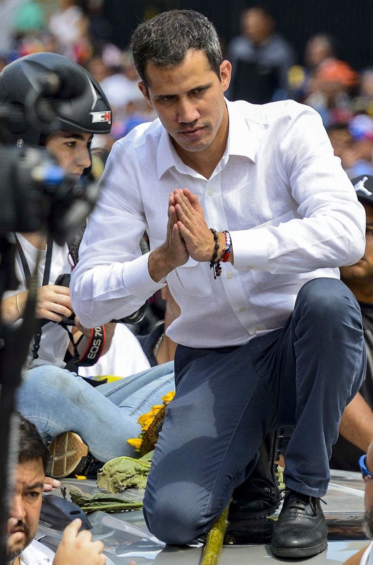 Juan Guaido convocó este sábado ante miles de seguidores a una gran movilización hacia Caracas(Foto: AFP/ Matias Delacroix)