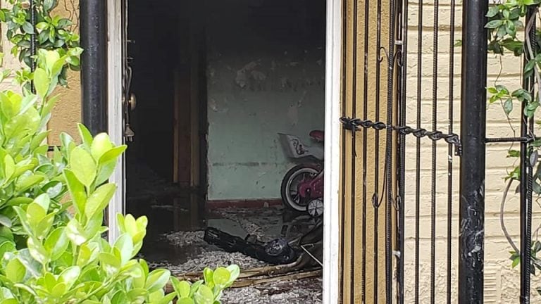 Incendio barrio Nihuil. Foto Curiosos del Poder.