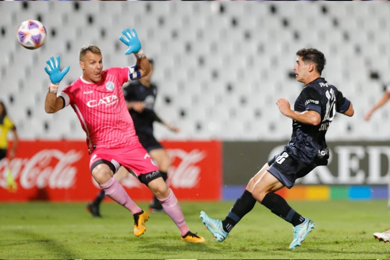 Ulises Sánchez marcó el descuento para Belgrano, cuando el Celeste perdía 2-0 con Godoy Cruz, en Mendoza. (Prensa Belgrano)