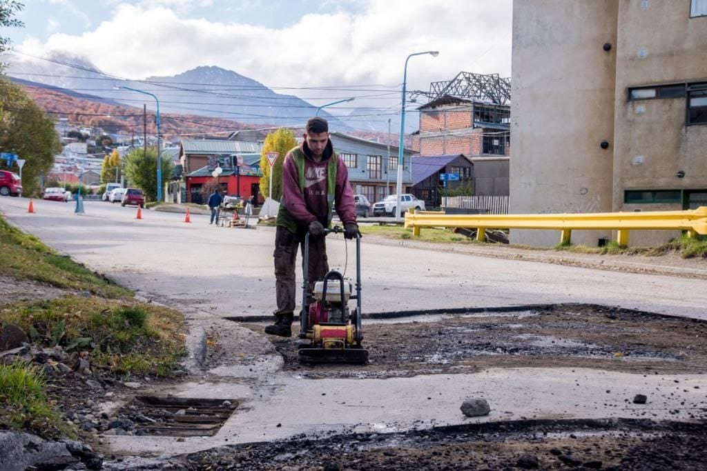 En le lugar se colocó 15 toneladas de asfalto.