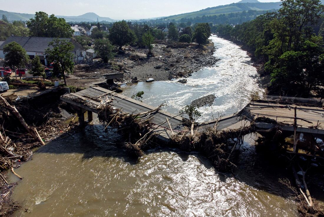 Las fuertes lluvias provocaron deslizamientos de tierra e inundaciones en la parte occidental de Alemania. (AP)