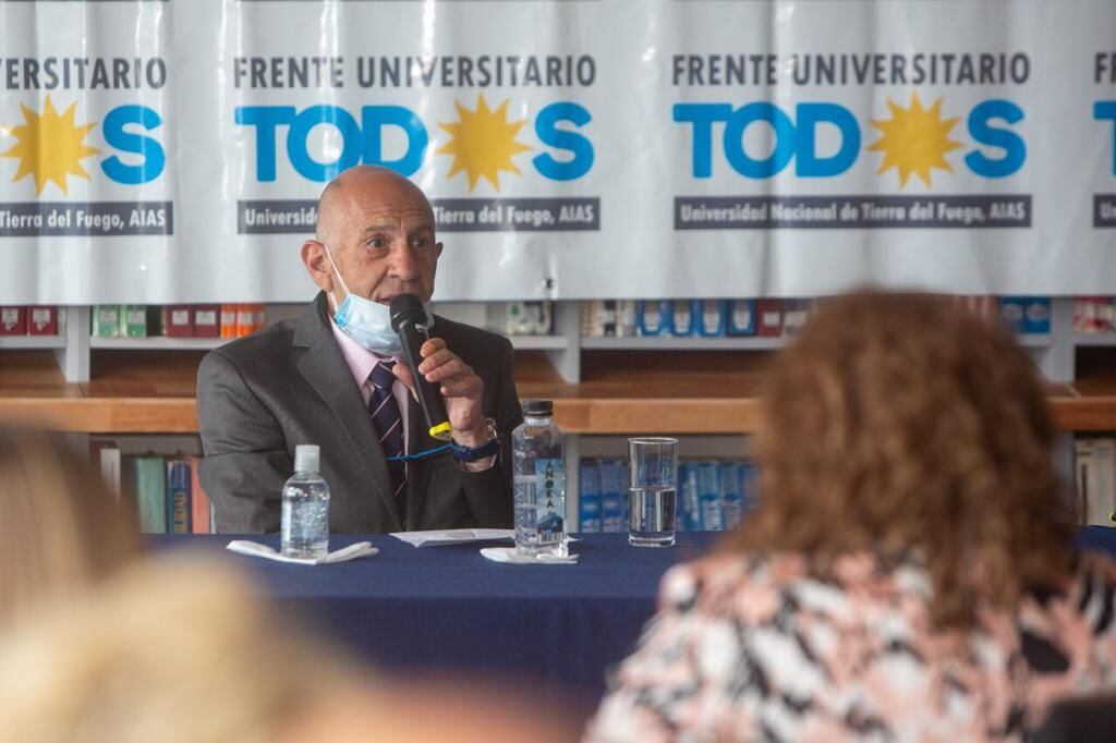 María José Calderón, acompañada del director del Instituto Terra Nova, Sebastián Puig Ubois, participó del encuentro que mantuvo el ministro de Educación de la Nación.