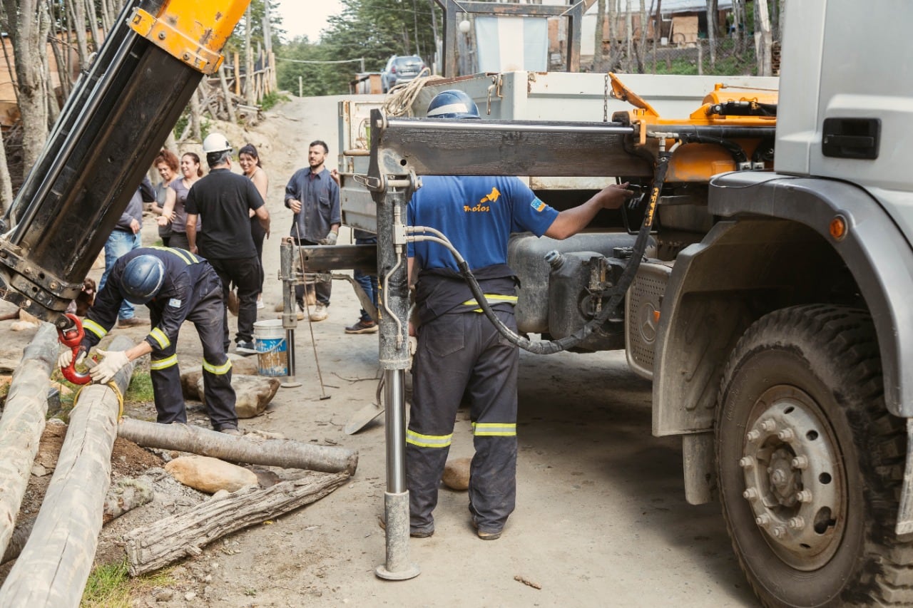 Ushuaia: iniciaron los trabajos para conectar la red de baja tensión en el barrio La Cima