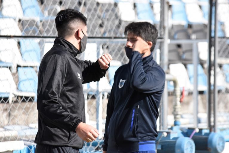 Observando las normas de bioseguridad, el plantel jujeño trabaja en el estadio "23 de Agosto".