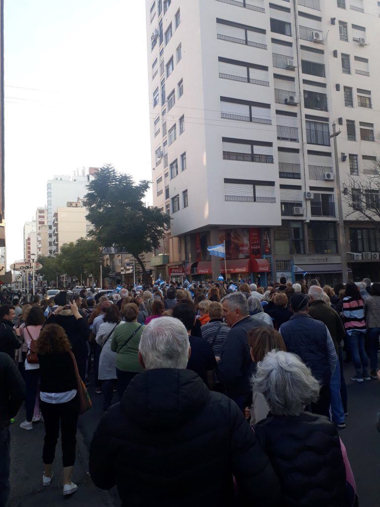 Masiva marcha en apoyo al gobierno