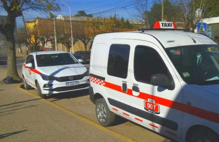 Nueva identificación de transporte público en Agua de Oro.