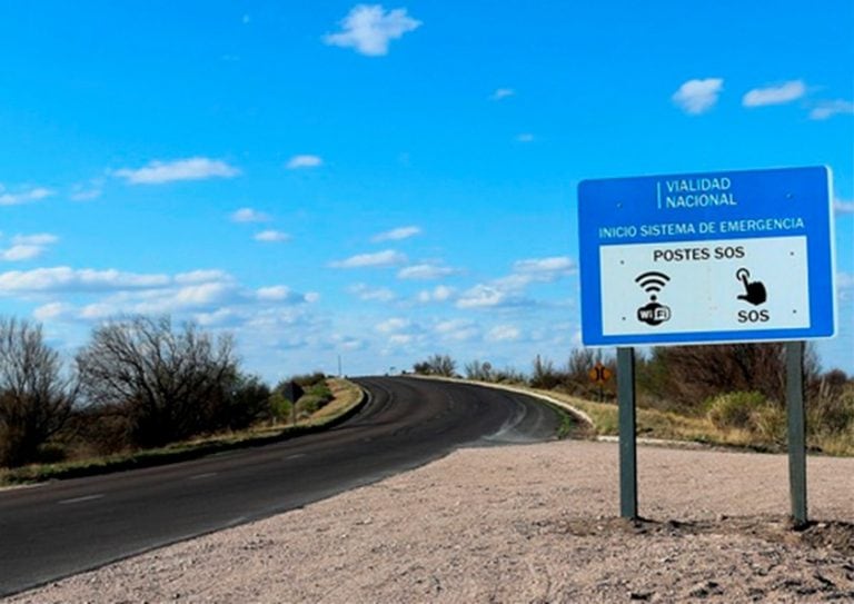 Postes SOS en la ruta 146 entre San Luis y Monte Comán. Foto: El Semiárido