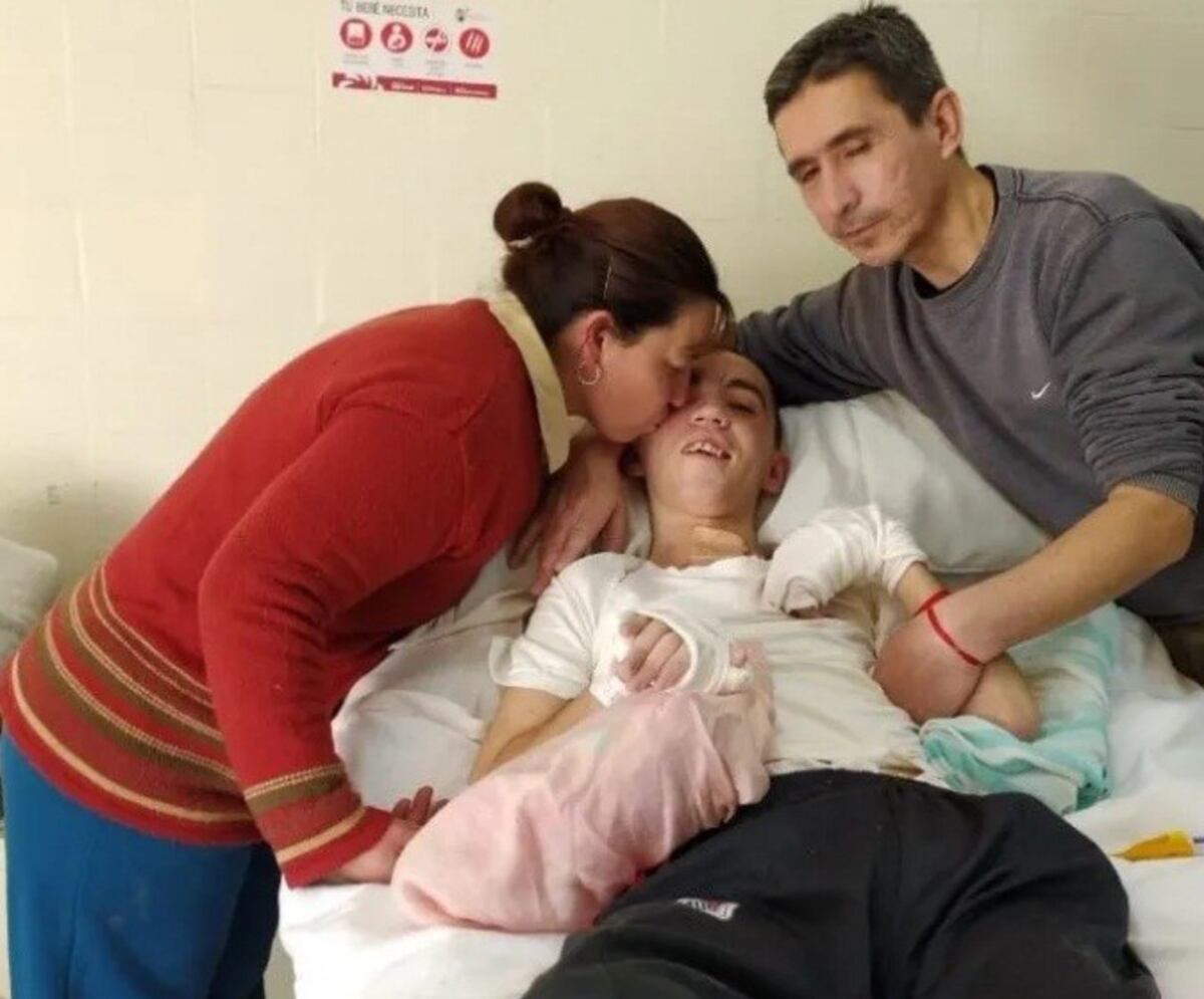 Cayó de un cerro y quedó postrado en una cama, lucha para volver a caminar
