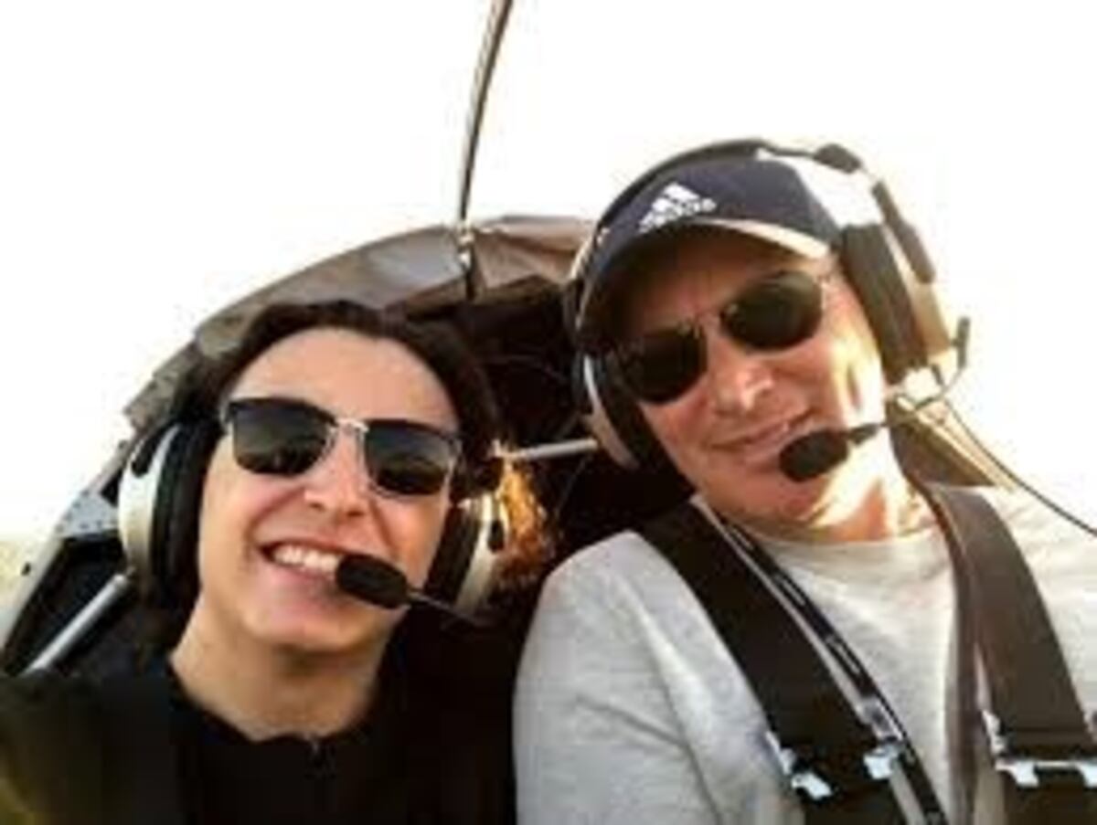 Perdió la vida al caer con su avioneta y el hijo que lo acompañaba sufrió graves heridas