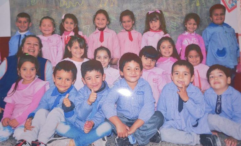 María Alejandra junto a sus alumnos de Nivel Inicial de la Escuela San Antonio María Gianelli de Paraná