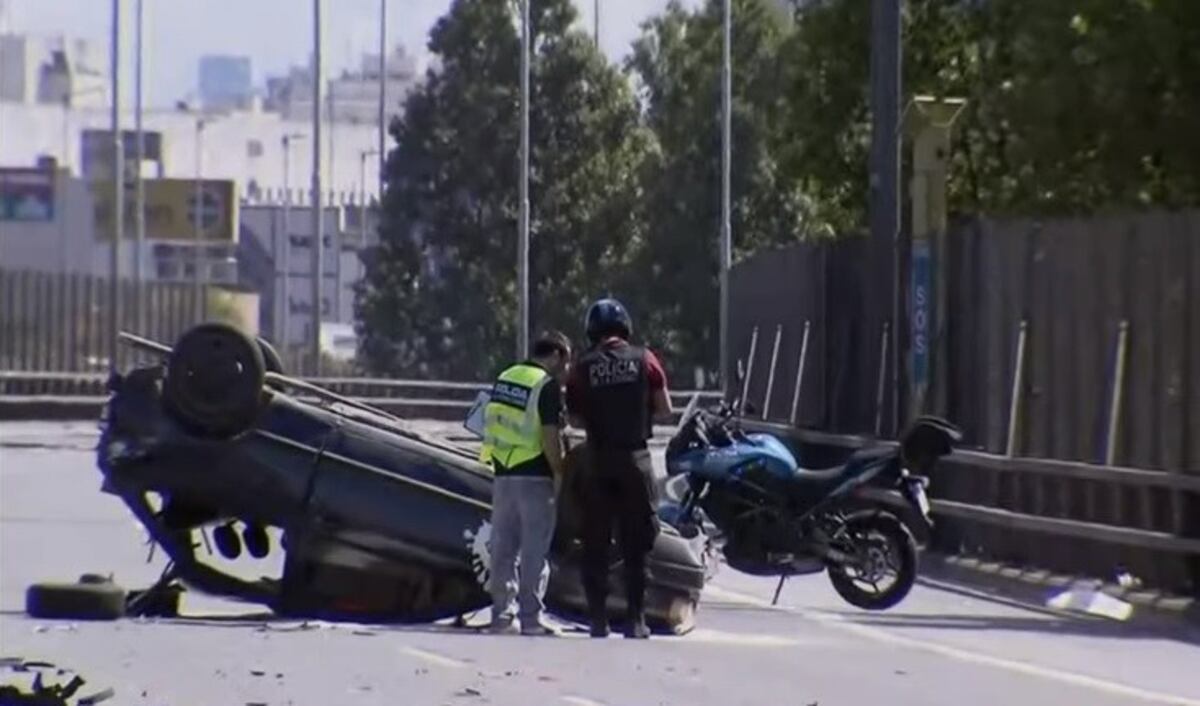 Dos heridos en un choque y vuelco en la autopista 9 de Julio sur