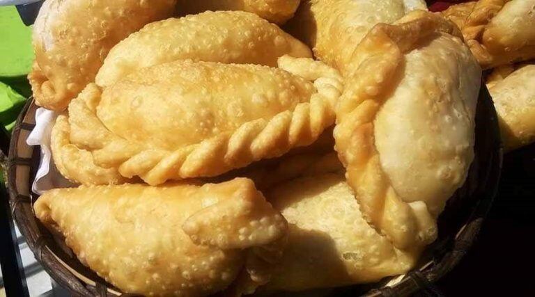 De acuerdo a la tradición, la empanada jujeña debe ser frita, pero también tiene su bien ganado prestigio la versión "al horno de barro", que además es más saludable.