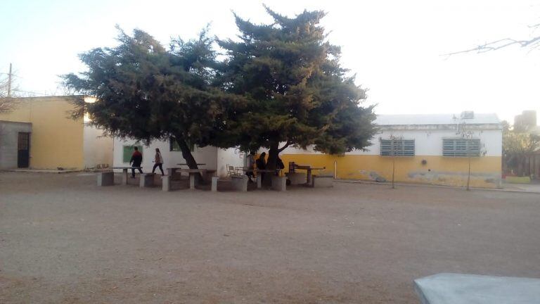 Una de las mesas, realizó el escrutinio al aire libre.