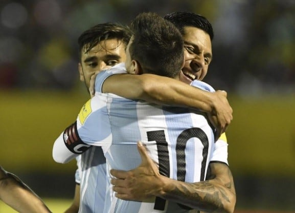 ¿Será el reencuentro? Enzo Pérez y Messi.