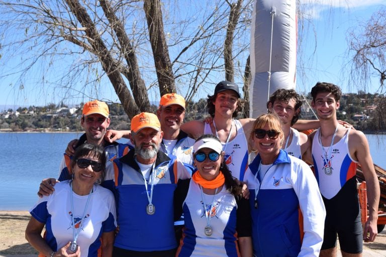 Participantes de la regata de remo travesía