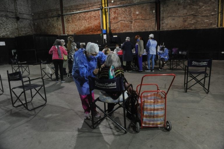 Campaña de vacunacion adultos mayores en la Ciudad de Buenos Aires. (Clarín)