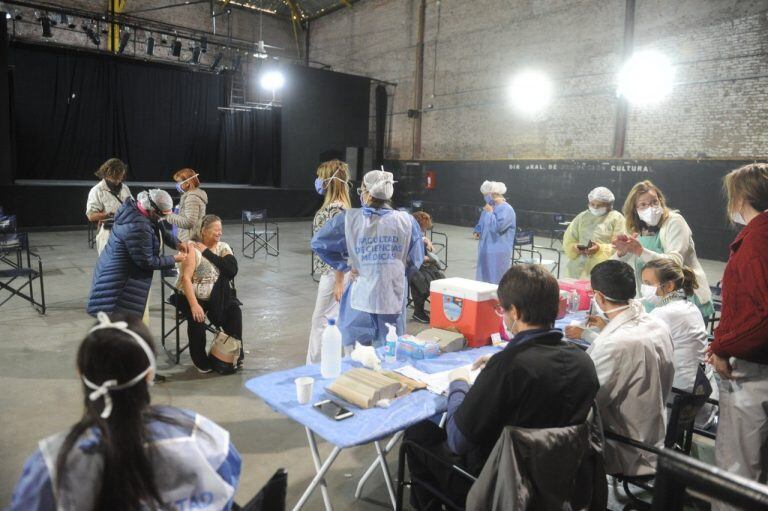 Campaña de vacunacion adultos mayores en la Ciudad de Buenos Aires. (Clarín)