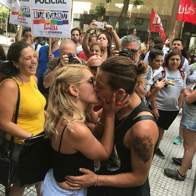 Besazo contra la homofobia en Buenos Aires